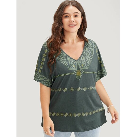 NWT BloomChic Army Green Geometric Print Dolman Sleeve V Neck T-Shirt Size 30/6X - Picture 1 of 7